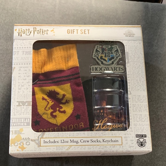 Wizarding World Of Harry Potter Other - NIB Harry Potter Hogwarts Gift Set